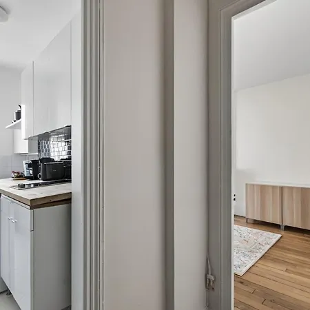 Mobility Lease Modern 1 Bedroom Parisian Charm * Levallois-Perret