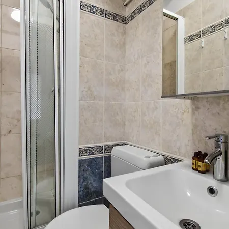 Mobility Lease Modern 1 Bedroom Parisian Charm Apartment Levallois-Perret