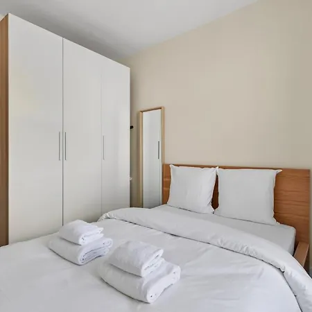 Mobility Lease Modern 1 Bedroom Parisian Charm *