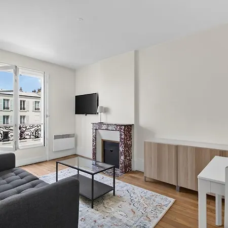 Mobility Lease Modern 1 Bedroom Parisian Charm Levallois-Perret
